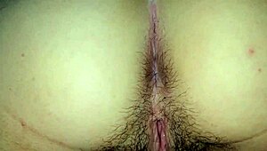 jugando con mi hermanastra en las sabanas... uff que rico 01