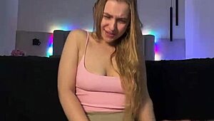 omg this horny bbw teen fingers her wet pussy so intensely she squirts everywhere 😩💦🍑