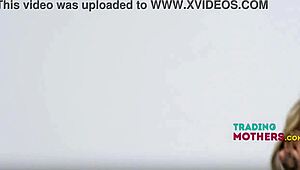 Frusztrált TS milf bareback basz delivery srácot