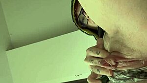 bold morning jerk off all over my trans pussy