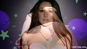 lola foxx shakes her perfect bubble butt in hd