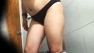 Spying on my hot Colombian stepmom shaving her pussy outdoors feels so naughty