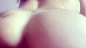 quer ver essa latina gostosa dando rapidinha no cu pro namorado?