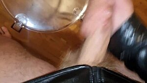 i'm your masseuse neighbor... rip my clothes n slap this big oiled ass while i ride ya hard?? 😩💦