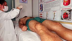 tive uma ereção dura na frente da enfermeira latina gostosa e peituda