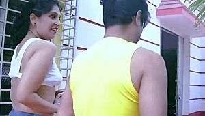 Mature Indian MILF bhabhi massages then fucks with blowjob 😘🍆💦