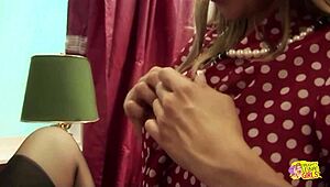 Blonde in short skirt seduces raunchy lesbian boss at office