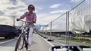 Miss Daisy Diamond Bikes Outdoors Teasing Her Natural Tits