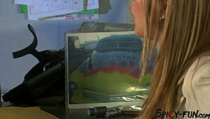 hey remember that blonde worker getting her pussy licked in vintage cinema? 🍑👅