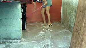 empregada baixinha pegou meu pau e fodeu na area da casa 😈