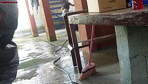 empregada baixinha pegou meu pau e fodeu na area da casa 😈