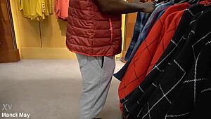 Sucking huge cock outdoors earns Christmas presents