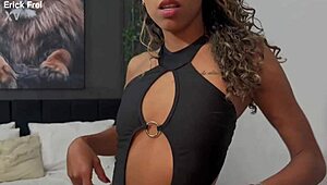 damn this fiery brazilian brunette's quickie fuck got me 😍🔥 chupando pau e gemendo alto!