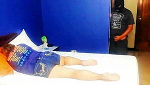 found neighbor milf alone so i dive in and suck that mature pussy 😋👅