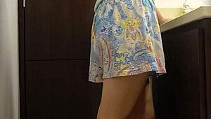 hidden cam catches Venezuelan nurse Milet peeing upskirt outdoors