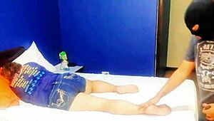 found neighbor milf alone so i dive in and suck that mature pussy 😋👅