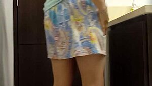 hidden cam catches Venezuelan nurse Milet peeing upskirt outdoors