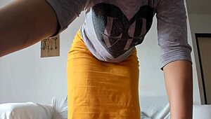 watch another ebony mommy squirt her pussy fountain hard 💦🖤