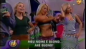 Zespół Axe blondyna zrywa ciuchy w super pozytywnym brazylijskim stripteasie