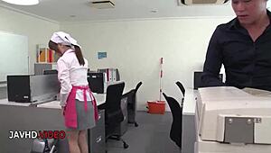 I luv Chihiro Akino's office blowjob leading to creampie so muchh