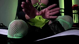 te muestro como dominar a tu pareja con joi y cei astarioth spreading ass close-up for total slave control