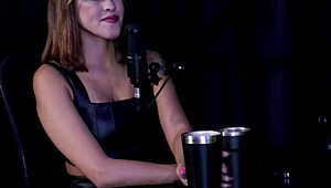 n�o... nao acredito, pequena paulistinha com pau grande do gringo paraplegico, que situacao louca com sheer red lingerie