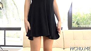 Amateur babes sharing huge cock at steamy casting 😈🍆