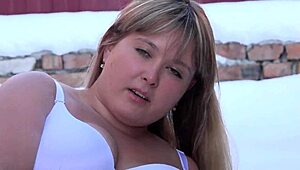 omg christmas pawg strips naked in snow and pounds her fat pussy with dildo outdoors ❄️🍆💦