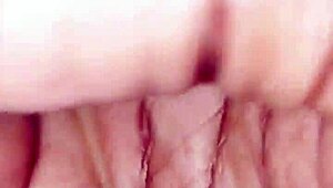 hey, watch en-chan master the three fingers technique on me now...