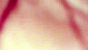 hey, watch en-chan master the three fingers technique on me now...