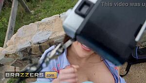 exhibitionist jada sparks spots tourist jordi outdoors and fucks him everywhere