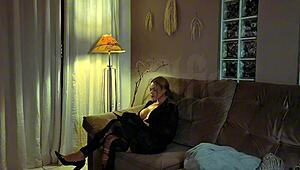 minha estagiária punida com tapas na bunda e dedos na buceta me deixa louco