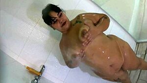 gordinha no motel se exibindo gozando alto com masturbação