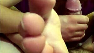 arab housewife mia niqab teases feet lingerie closeups homemade thrills