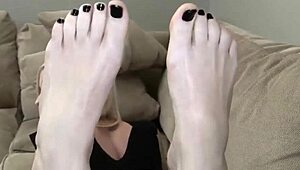 hey sierra cure wanna worship my tiny feet then fuck em hard on the sofa?