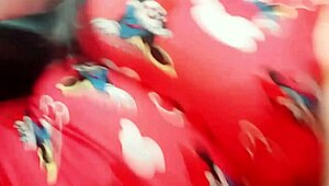 madrastra cachonda mamando verga de hijastro en autobus publico