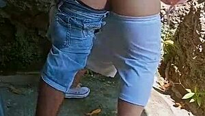 feliz a�o pr�m0s cachond0s follando detr�s de una casa abandonada anal creampie close up