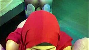 arab housewife mia niqab teases feet lingerie closeups homemade thrills