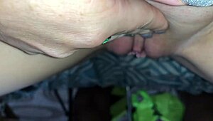 Ecstatic Lust from Safada Coroa's Bareback Pussy While Cuck Plays Tigrinho