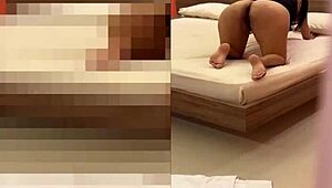 milf menea culo para hijastro y le clava verga en coño mojado