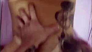 whoa peituda esposa gives her huge ass gostoso in caseiro cuckold bedroom fun!