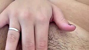 me tocando essa buceta grande e molhada enquanto o corno tá fora 😍💦 ass worship fingering solo