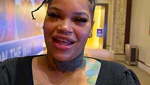 Thick Chicago redbone hunts bigger dick than baby daddy's in Vegas