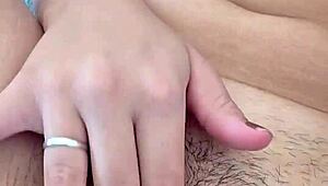 me tocando essa buceta grande e molhada enquanto o corno tá fora 😍💦 ass worship fingering solo