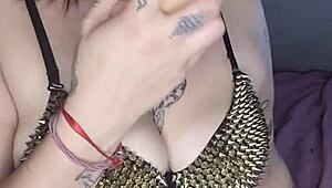 me encanta meter mi dildo en la cola y correrme solita
