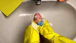 Hot Housewife Cleans Dildo After Deep Pussy Play