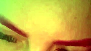 em ligação na pizzaria e levando rola na buceta inchada ao mesmo tempo puta que pariu