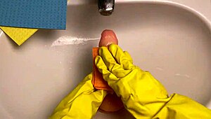 Hot Housewife Cleans Dildo After Deep Pussy Play