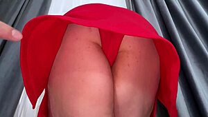 Mature Lady Stretches Fat Ass Wide for Homemade Fun