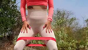 early morning outdoor band workout gets sweaty with this sporty tanned hottie 💦🏋️‍♀️